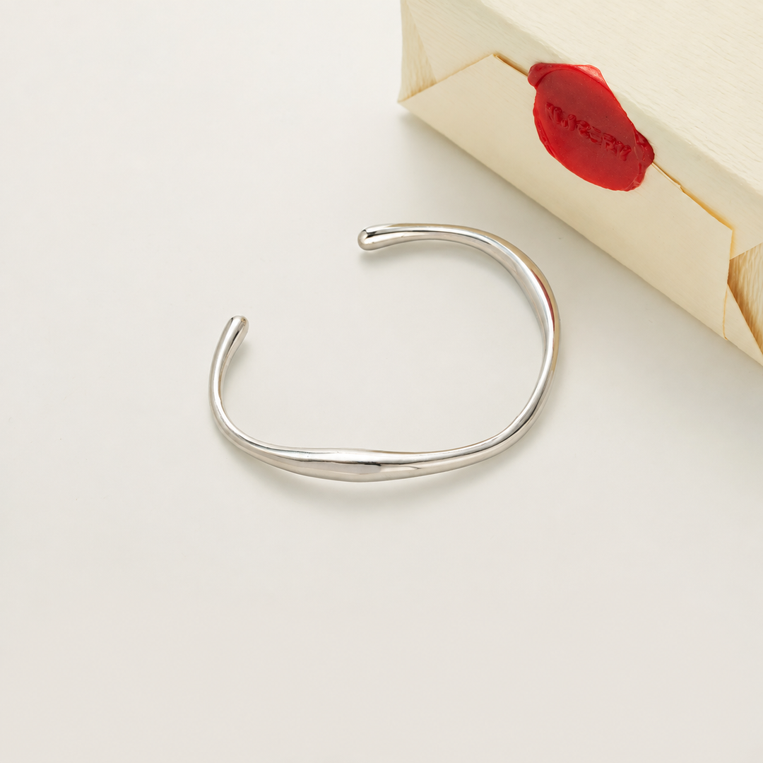 Silver bracelet with Nucery wax seal packaging